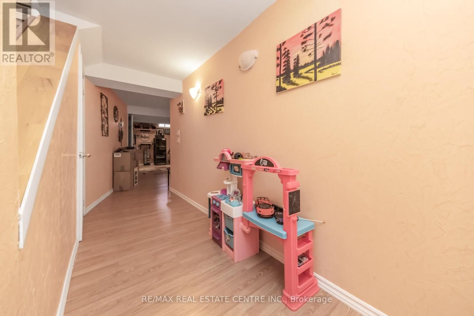 22 MISTYCREEK CRESCENT Image 38