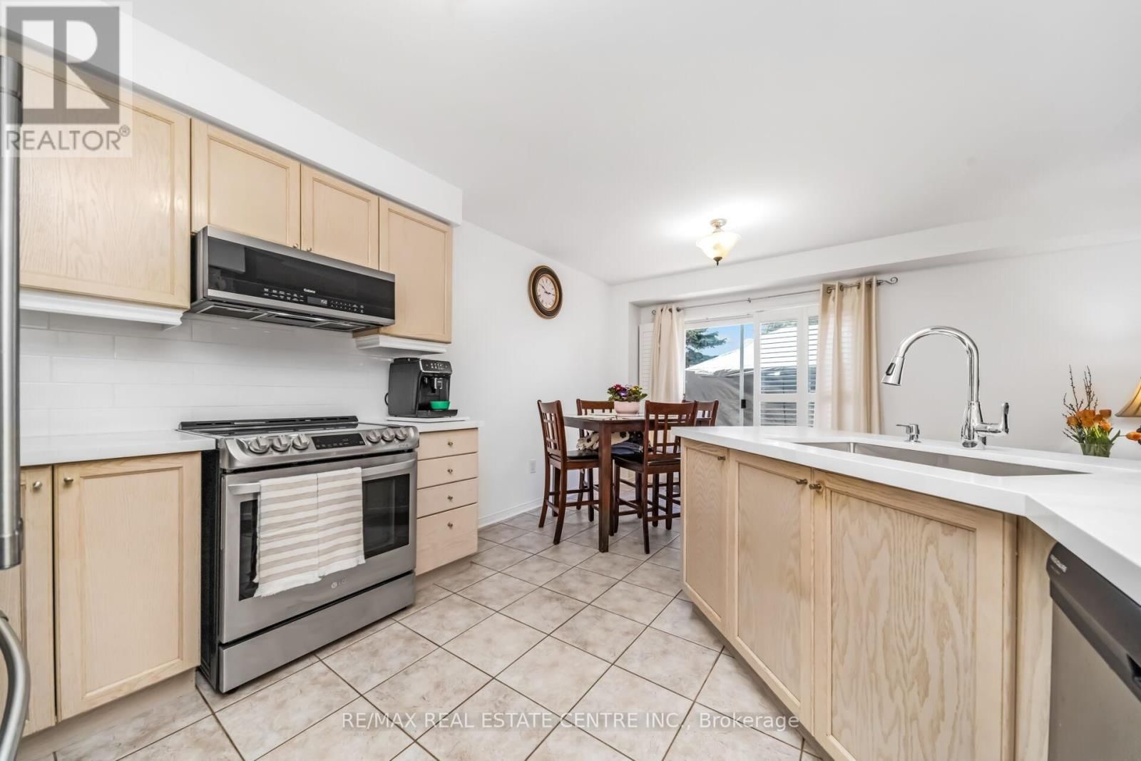 22 MISTYCREEK CRESCENT Image 7