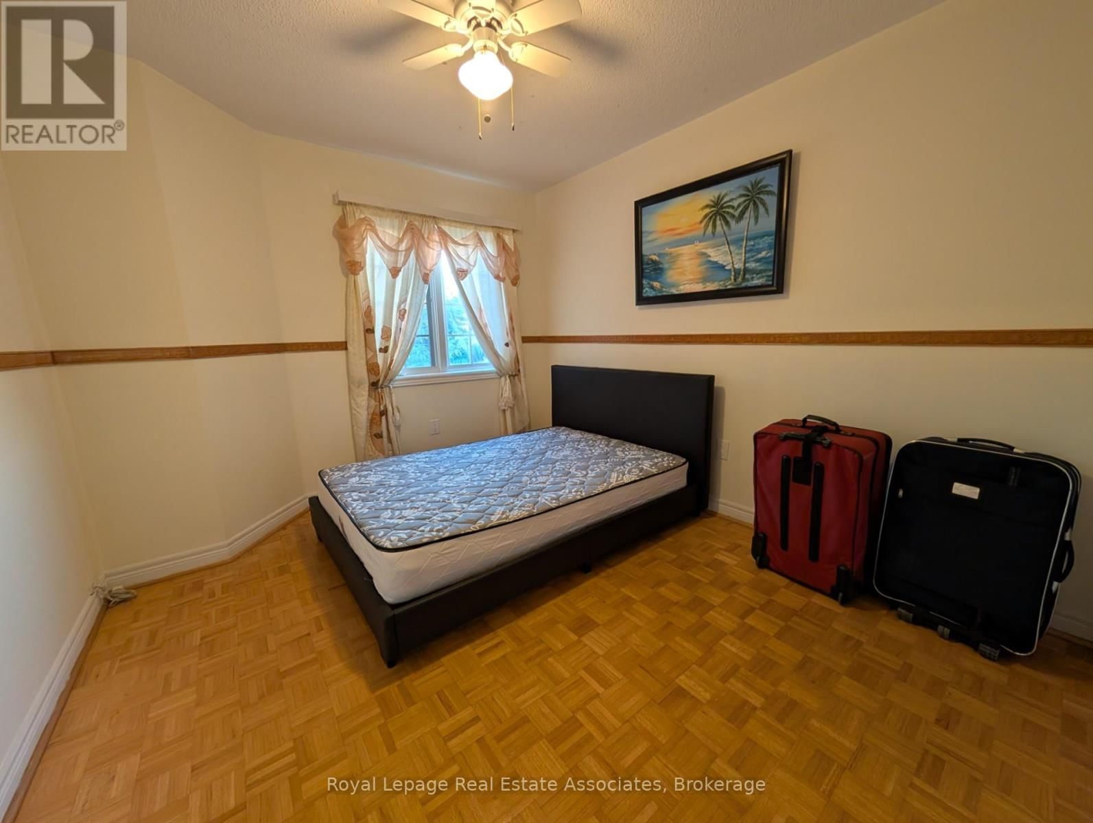 Upper - 122 PRESSED BRICK DRIVE Image 13