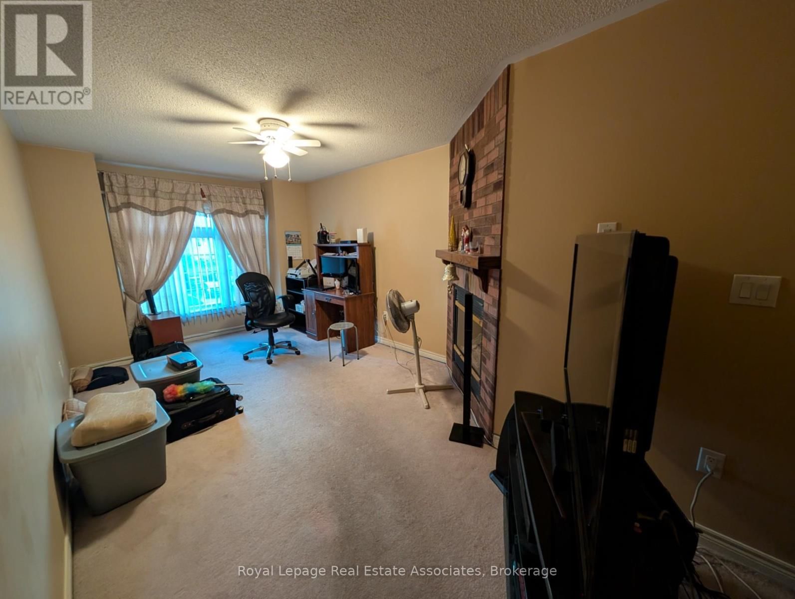 Upper - 122 PRESSED BRICK DRIVE Image 16