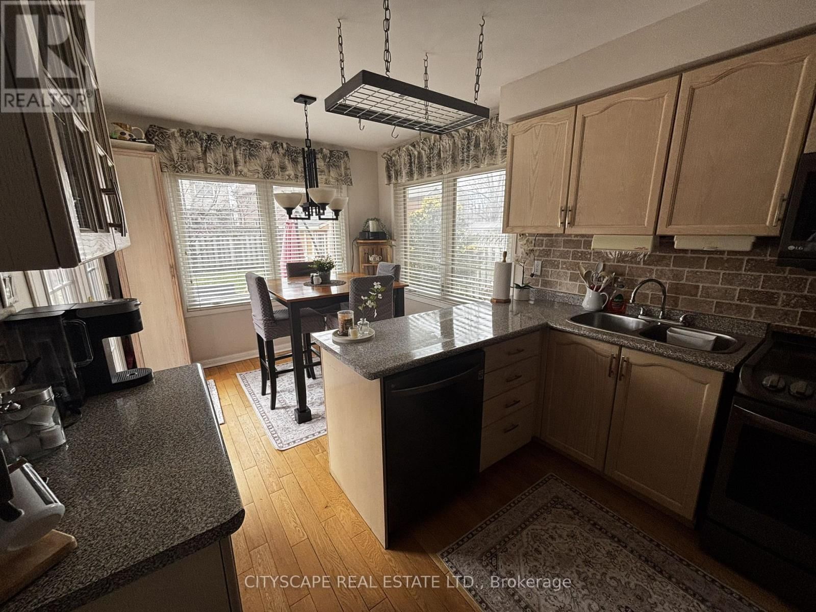 102 SNOWCAP ROAD Image 9