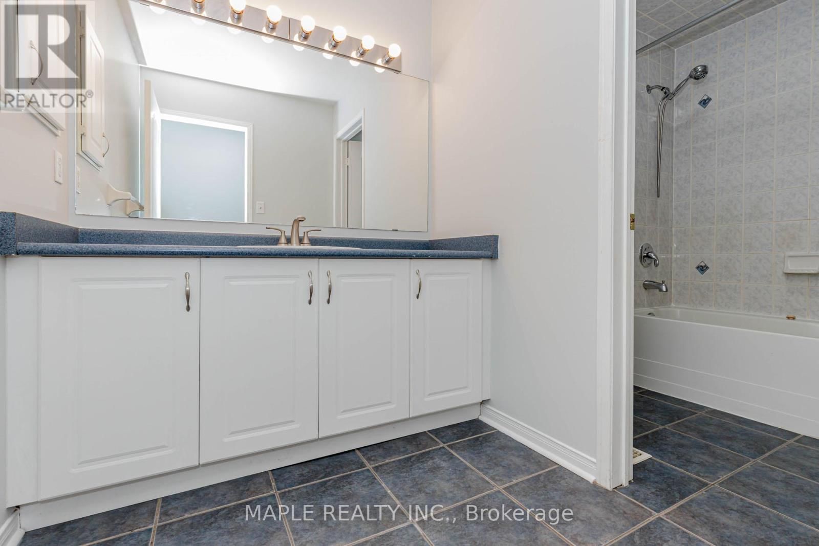 48 TRUMPET VALLEY BOULEVARD Image 37