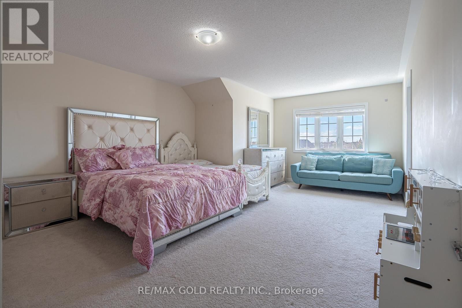 36 NAPERTON DRIVE Image 20