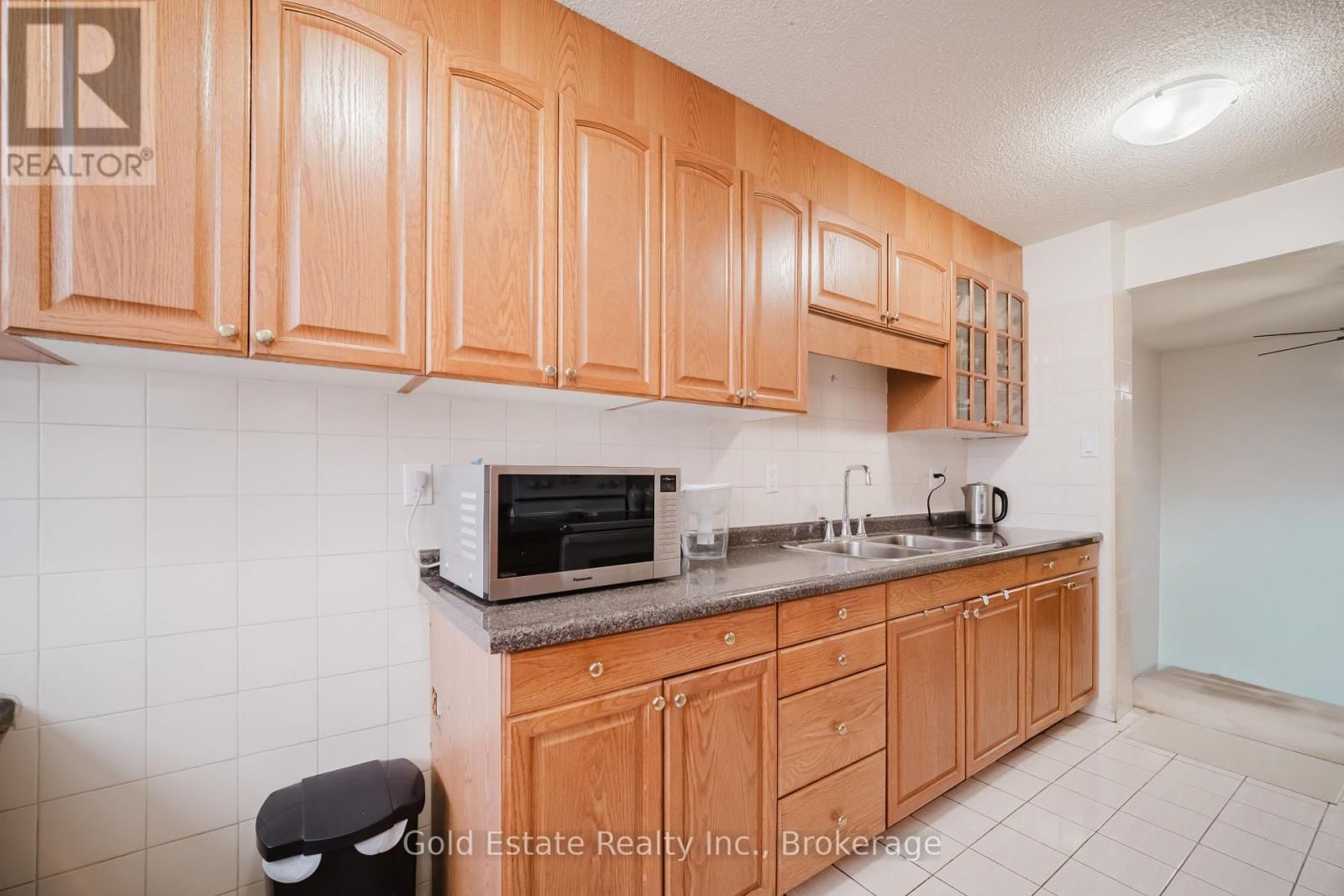 502 - 18 KNIGHTSBRIDGE ROAD Image 10