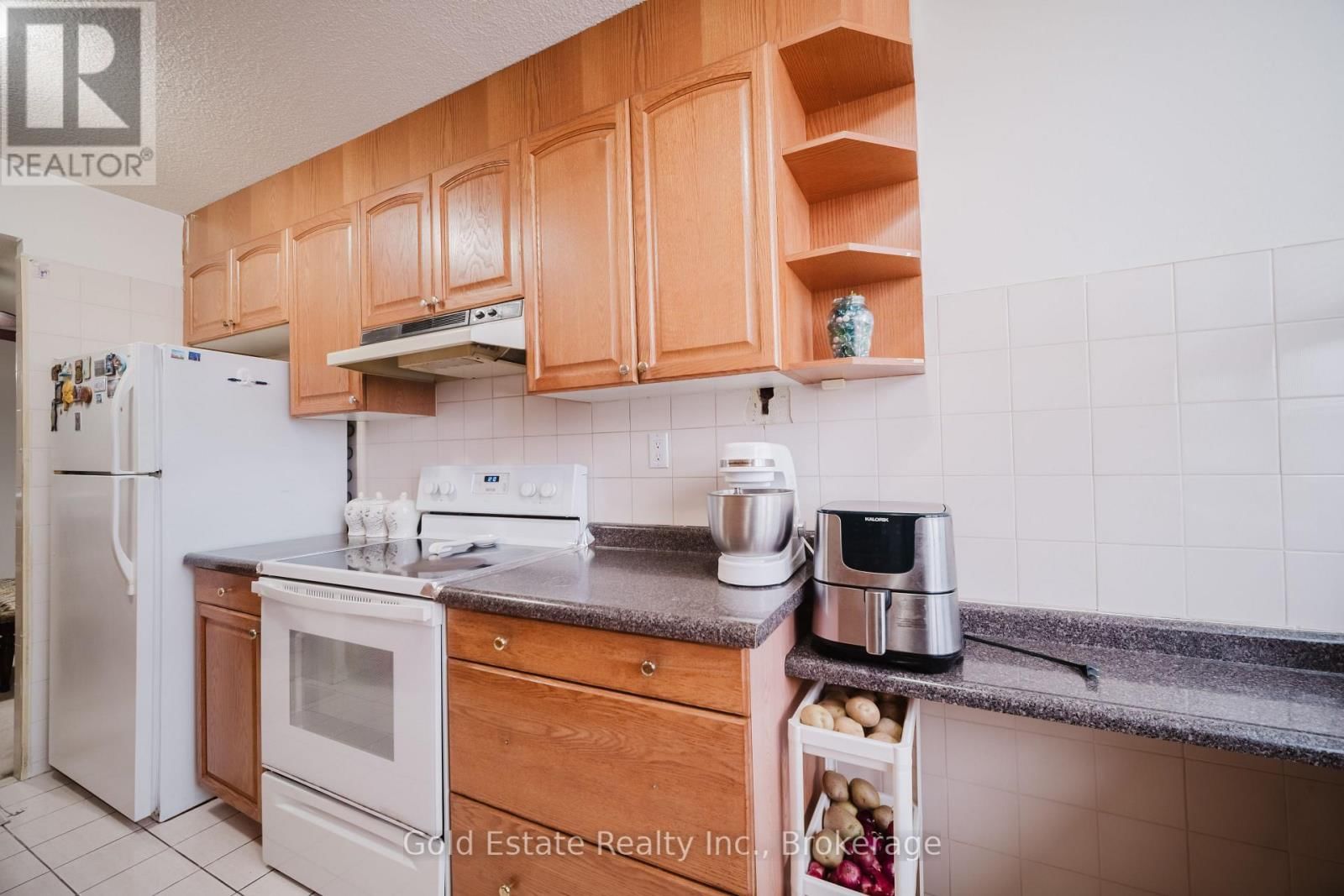 502 - 18 KNIGHTSBRIDGE ROAD Image 11