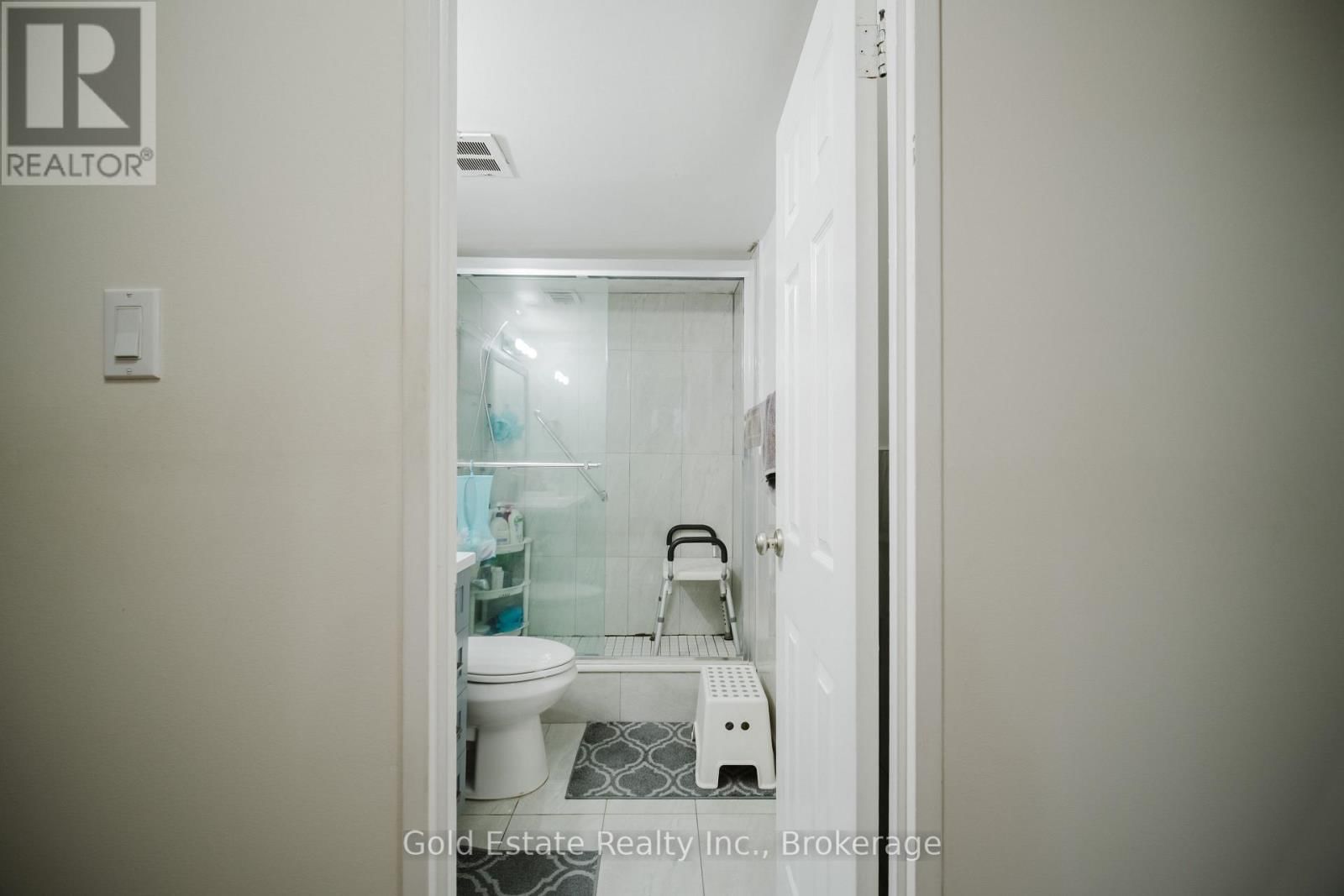 502 - 18 KNIGHTSBRIDGE ROAD Image 33