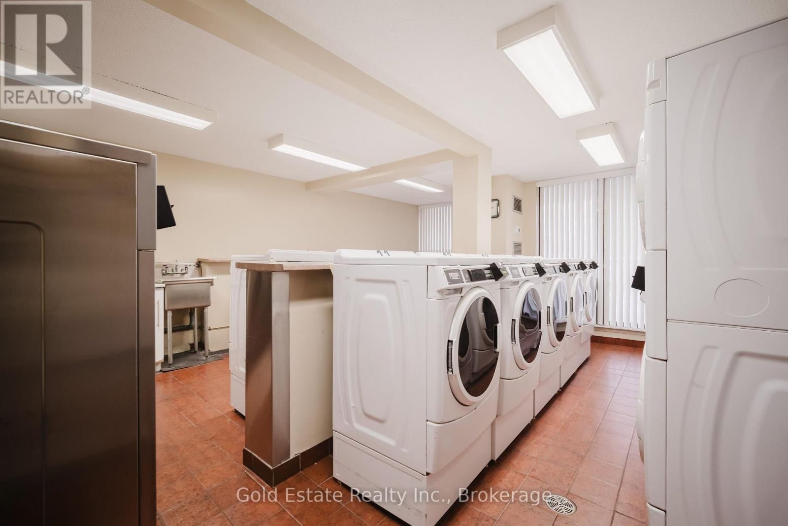 502 - 18 KNIGHTSBRIDGE ROAD Image 40