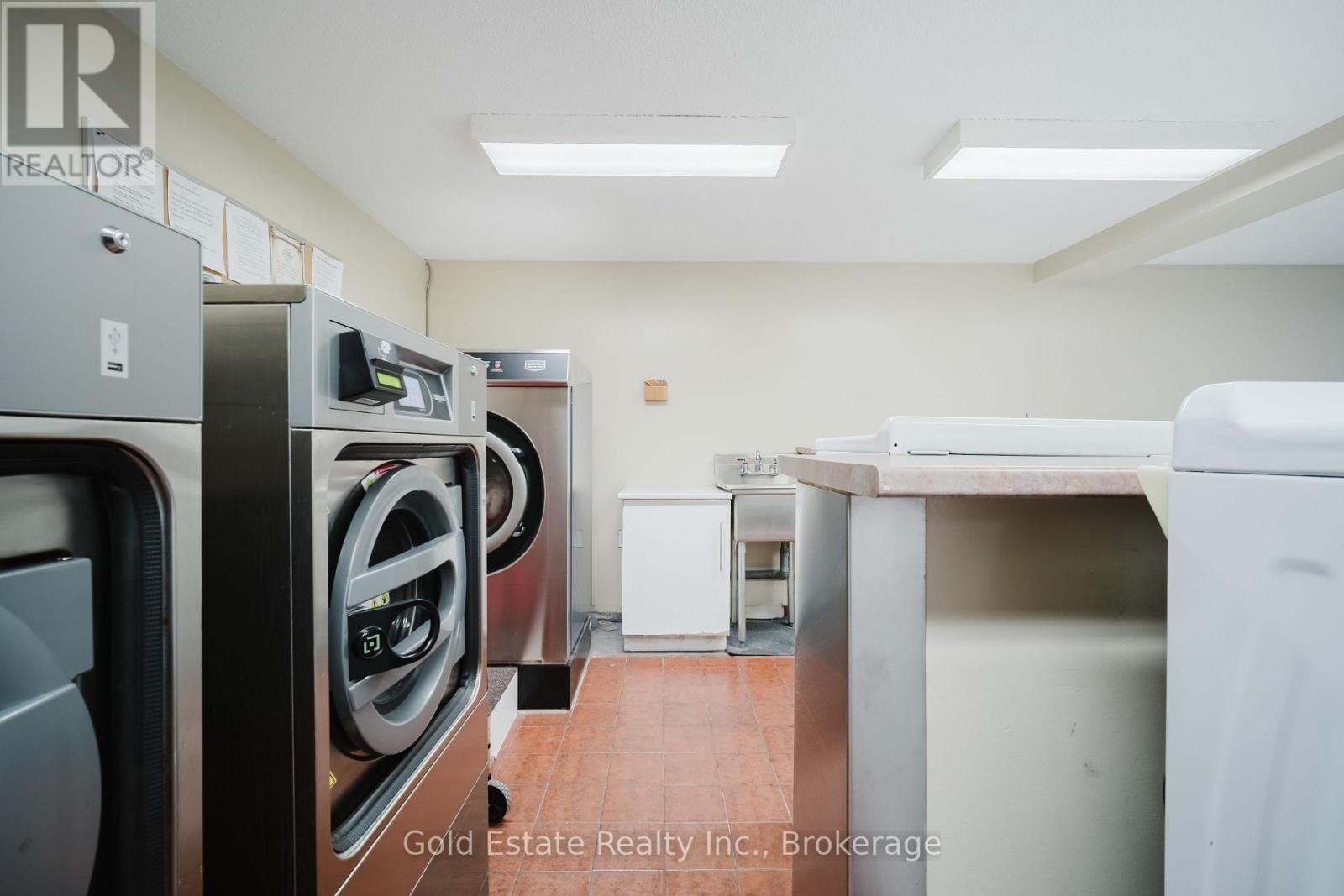 502 - 18 KNIGHTSBRIDGE ROAD Image 42