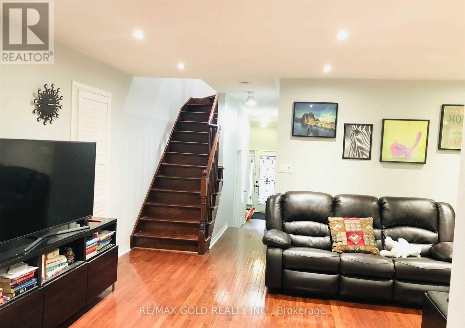 Upper - 10 PALLESCHI DRIVE Image 5