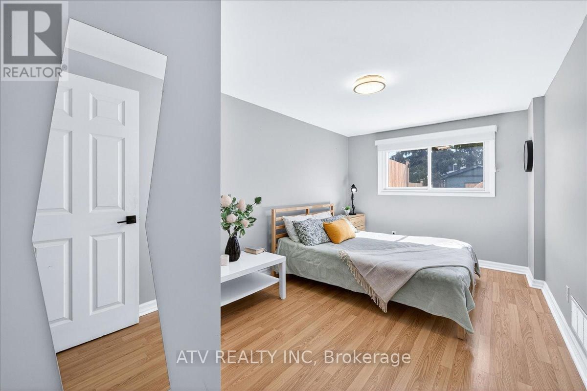 2504 GLAMWORTH CRESCENT Image 29