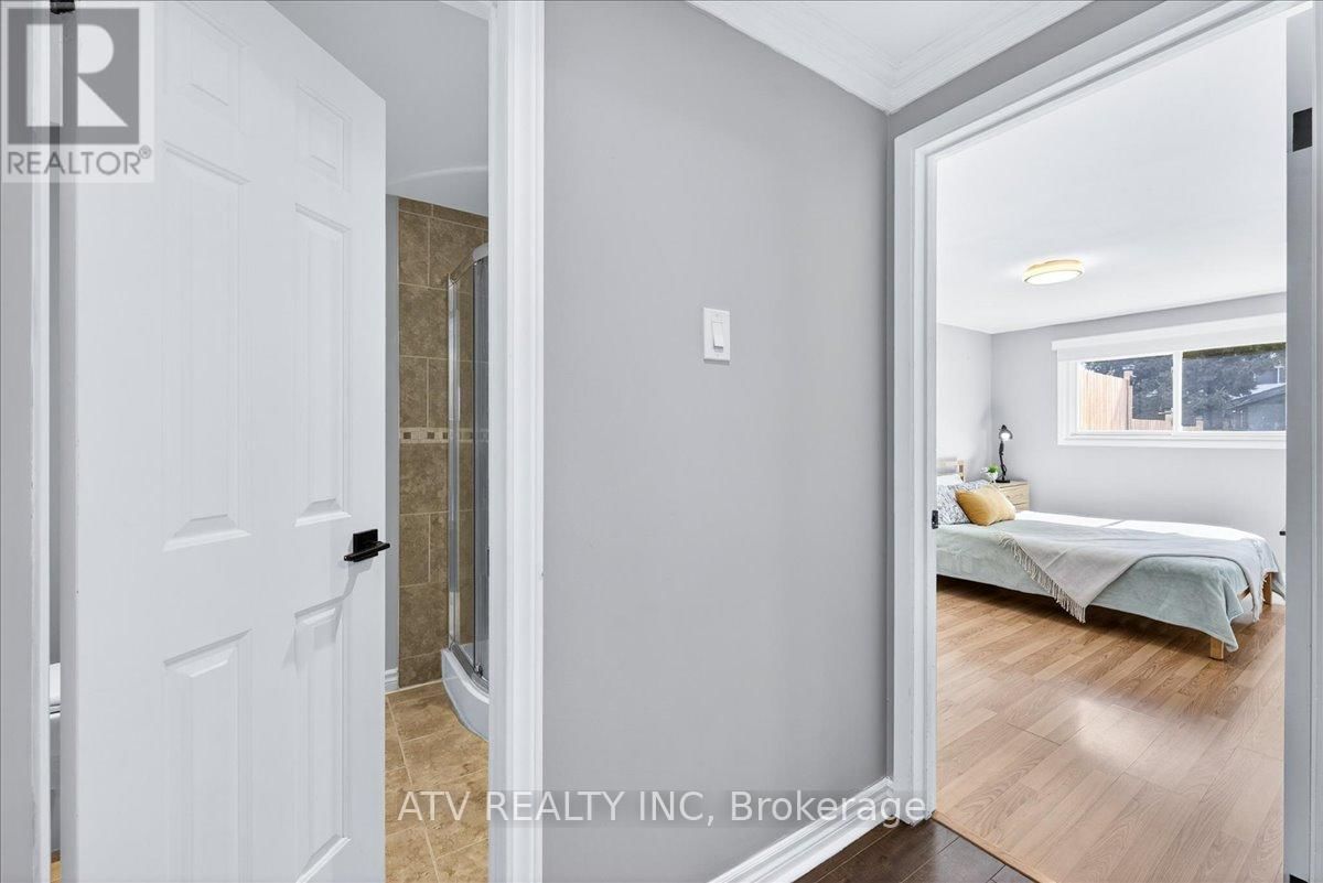 2504 GLAMWORTH CRESCENT Image 31