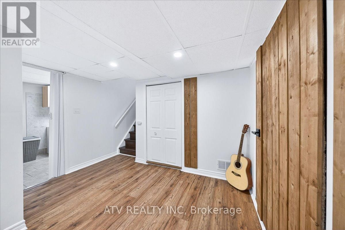 2504 GLAMWORTH CRESCENT Image 37