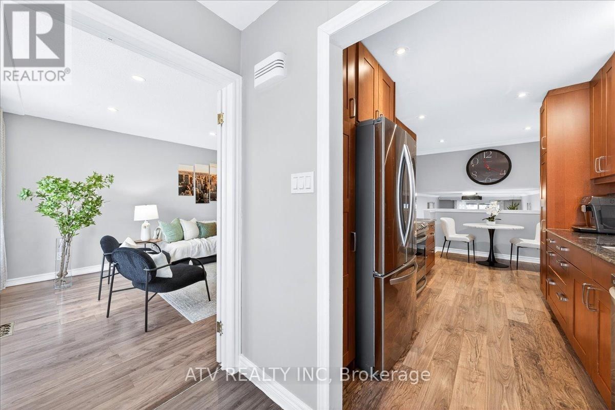 2504 GLAMWORTH CRESCENT Image 4