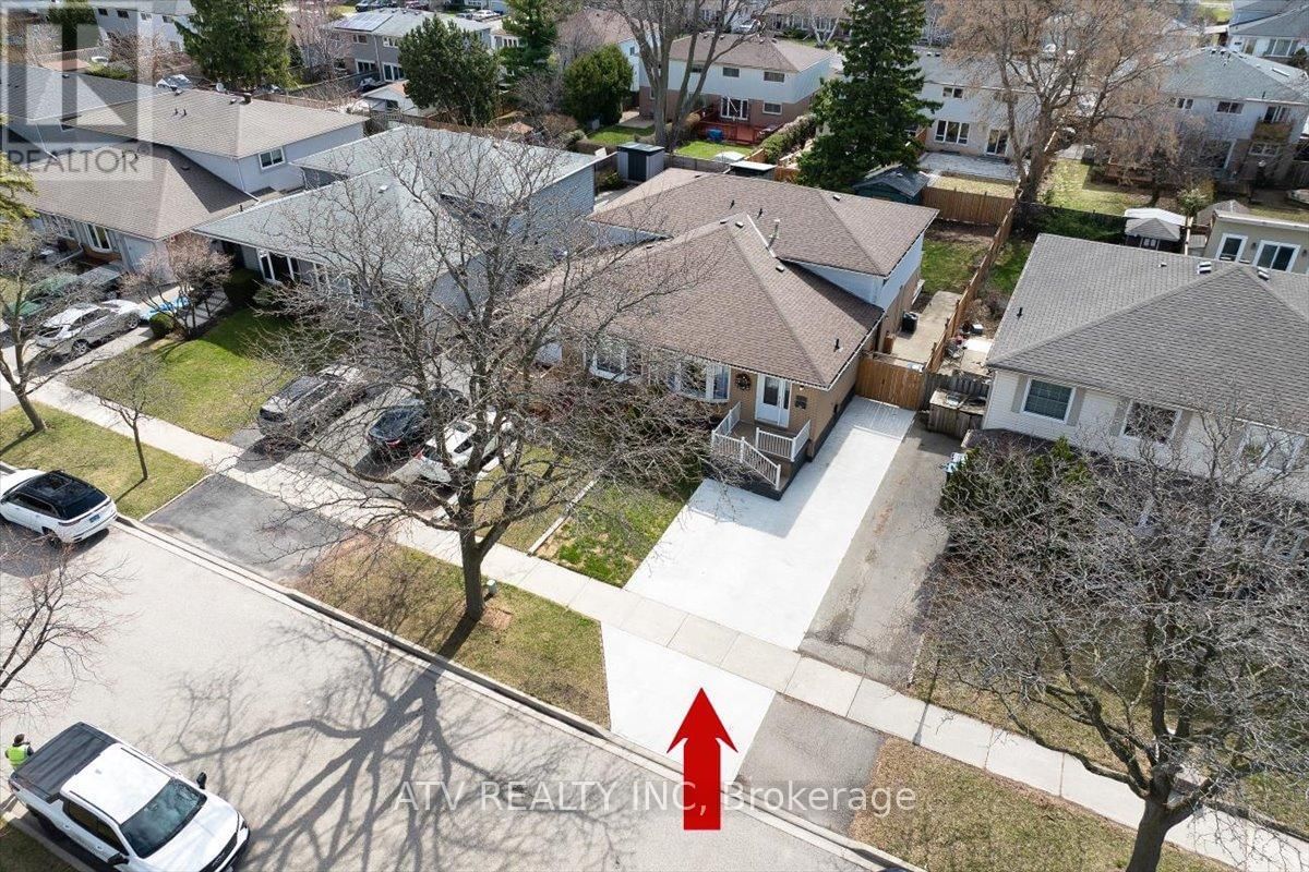 2504 GLAMWORTH CRESCENT Image 44