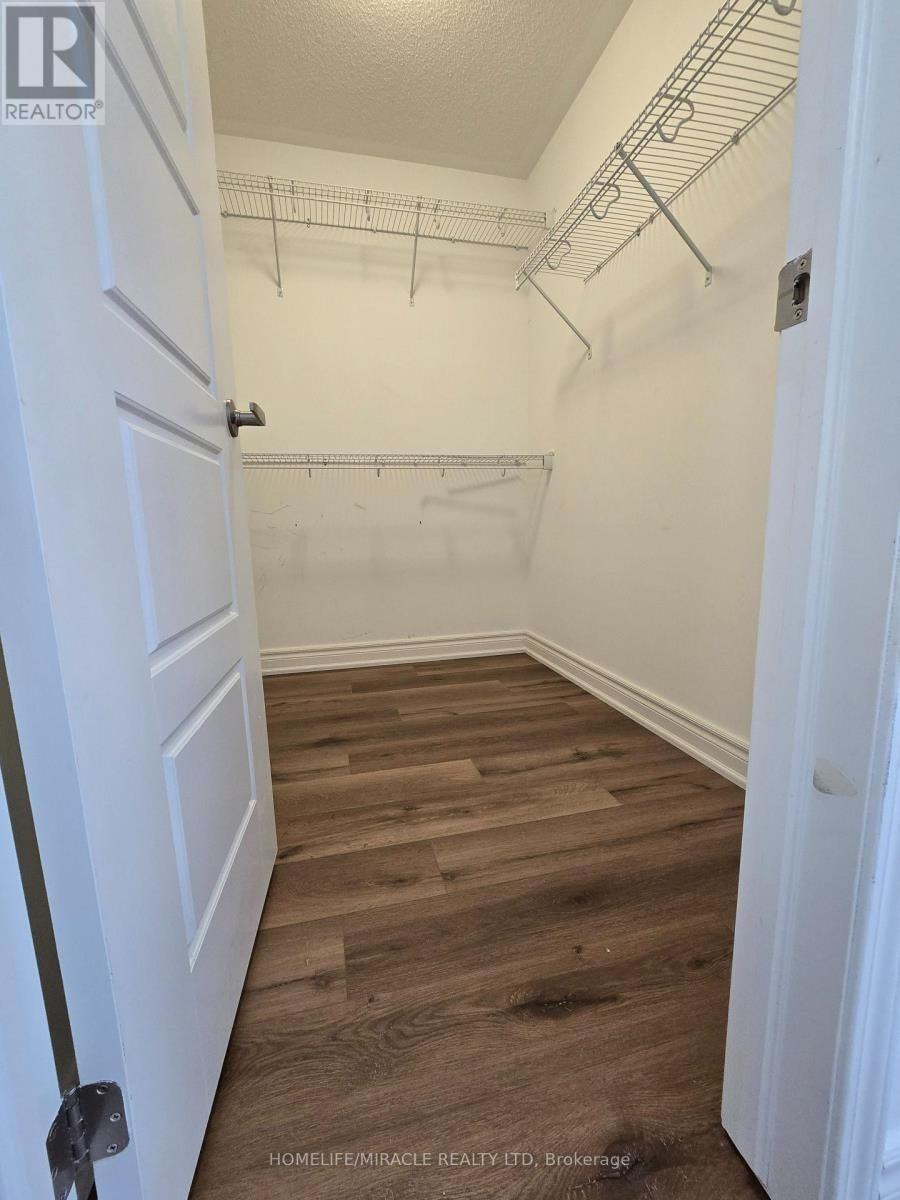 954 CHESTNUT HEIGHTS Image 14