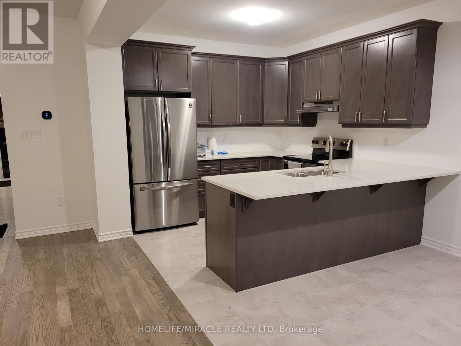 954 CHESTNUT HEIGHTS Image 5