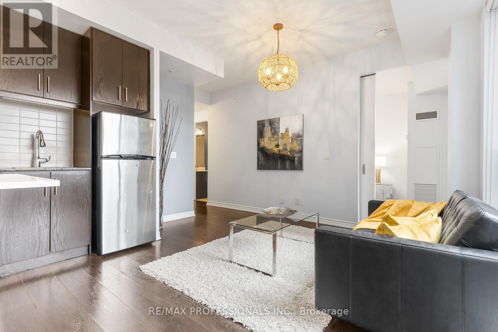 723 - 15 JAMES FINLAY WAY Image 9