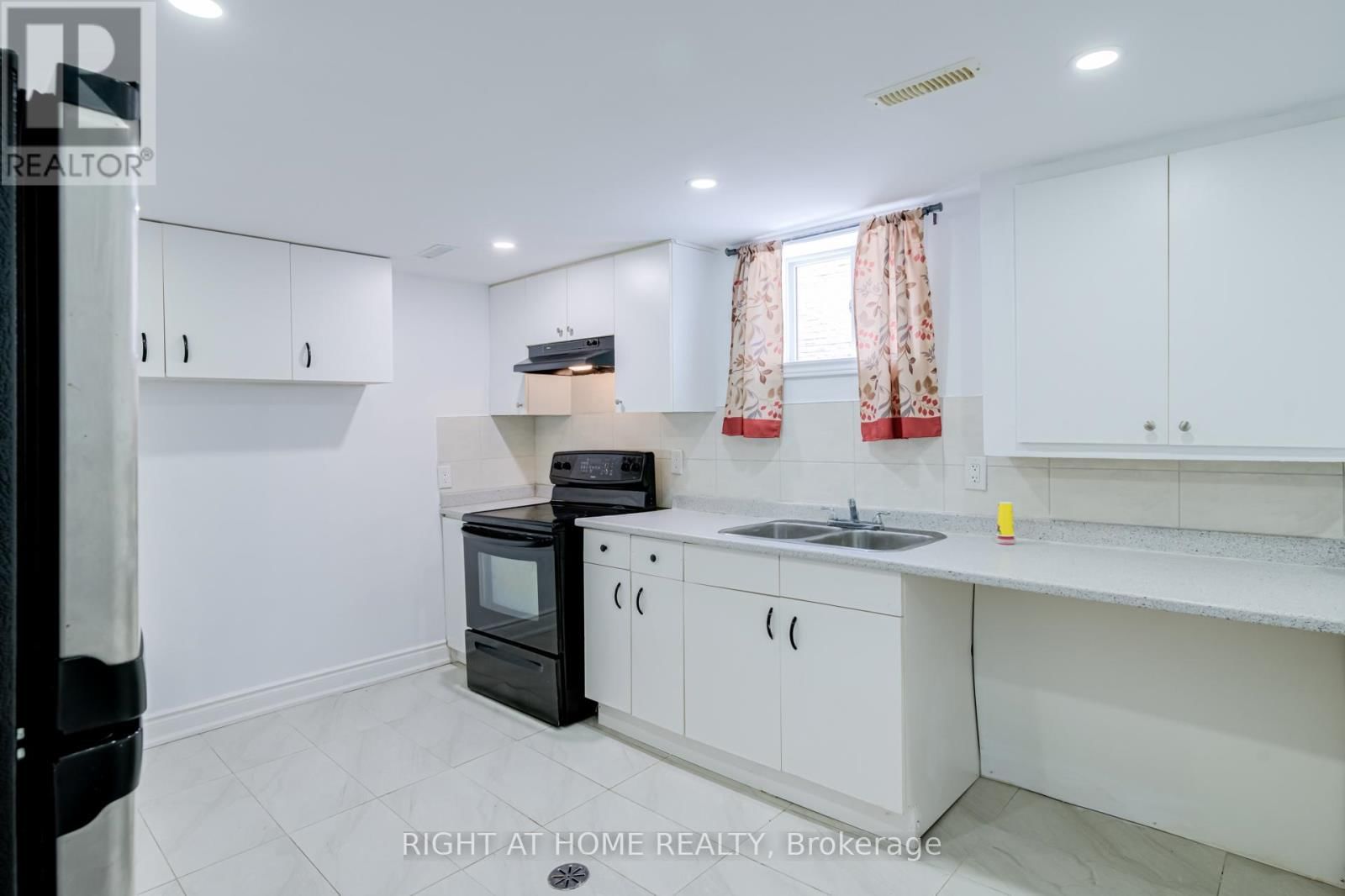 40 SALISBURY CIRCLE Image 30