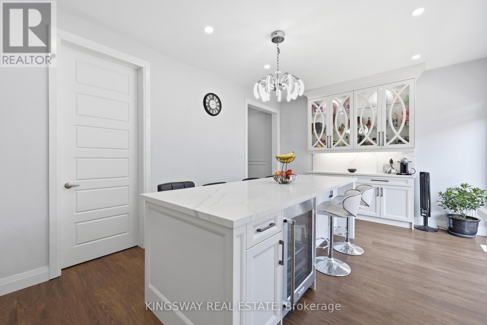 20 - 975 WHITLOCK AVENUE Image 12