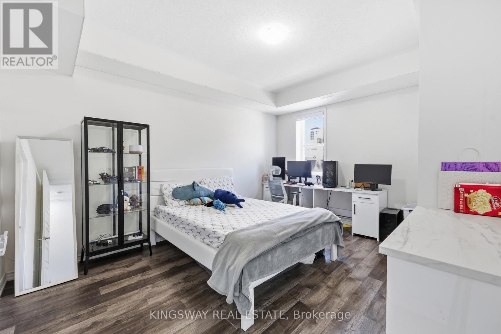 20 - 975 WHITLOCK AVENUE Image 25