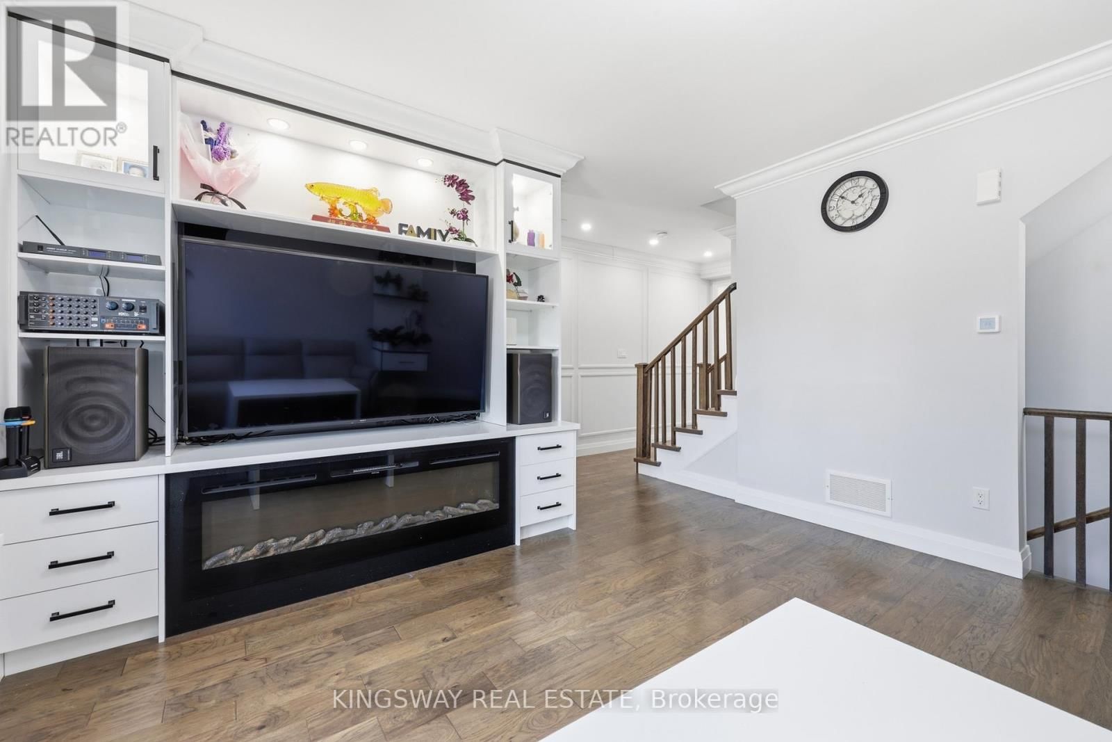 20 - 975 WHITLOCK AVENUE Image 9