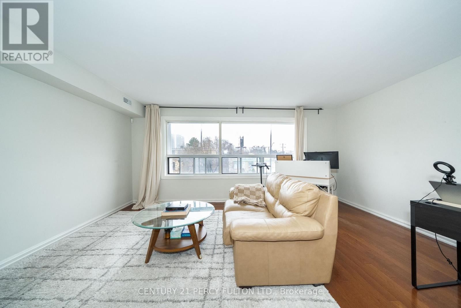 744-746 WILSON AVENUE Image 6