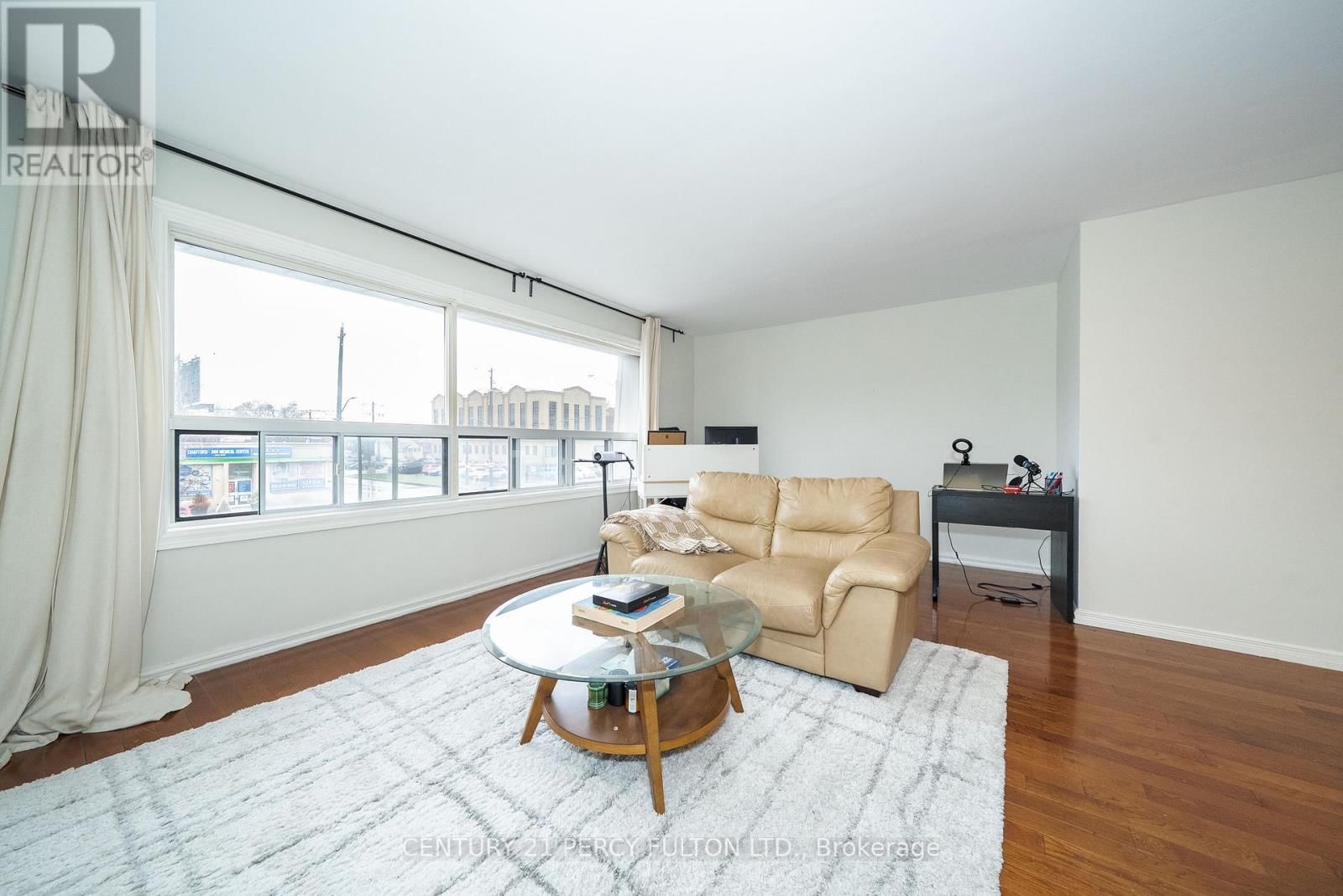 744-746 WILSON AVENUE Image 9