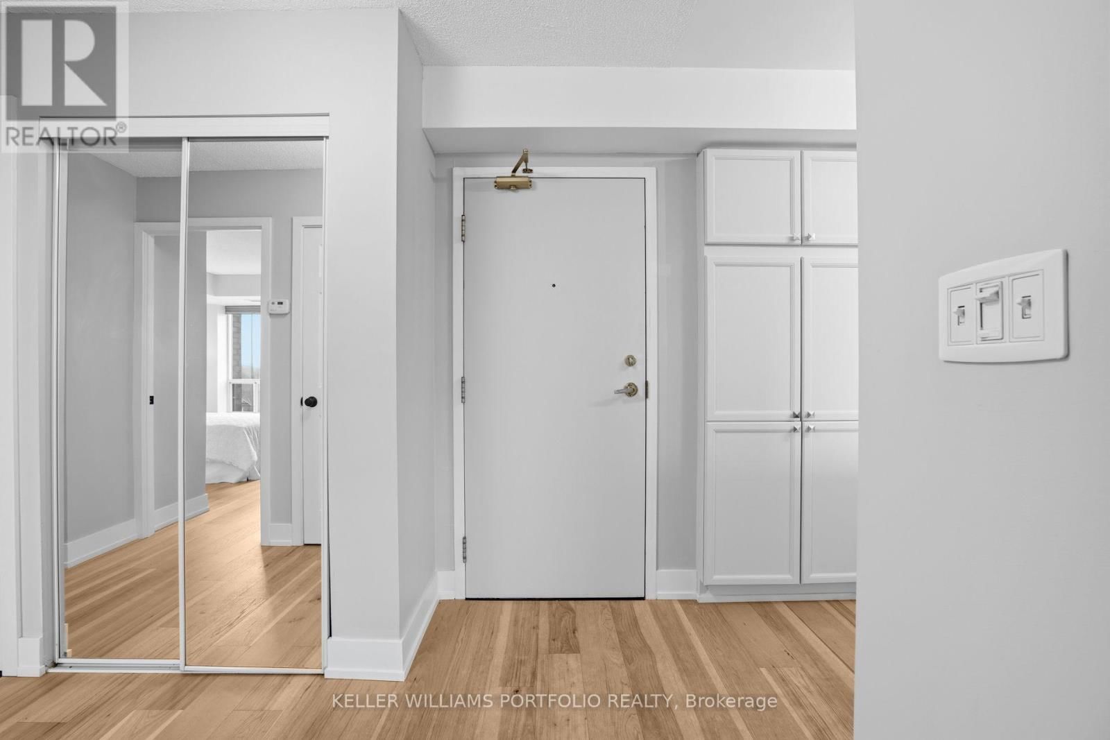 802 - 190 MANITOBA STREET Image 10