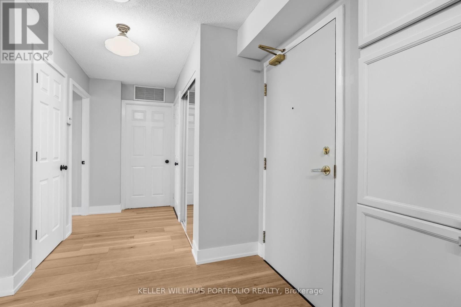 802 - 190 MANITOBA STREET Image 11