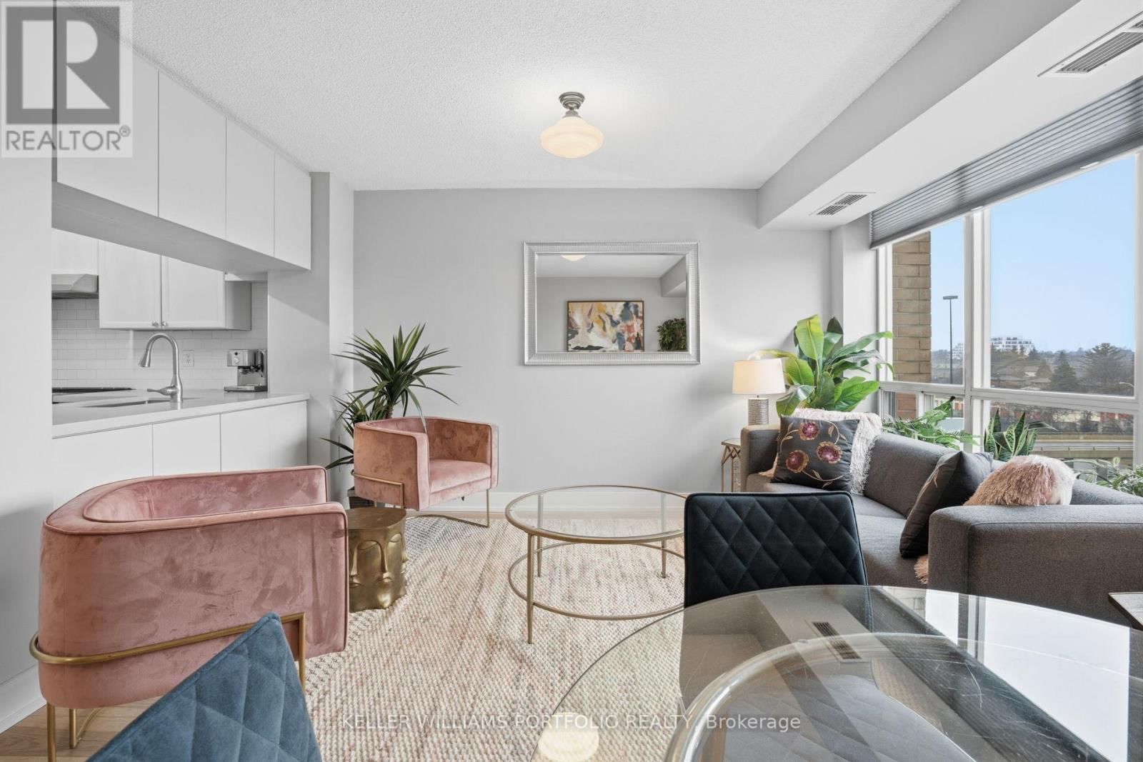 802 - 190 MANITOBA STREET Image 12