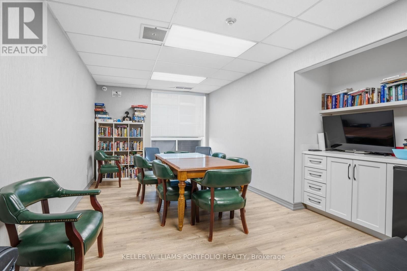 802 - 190 MANITOBA STREET Image 25