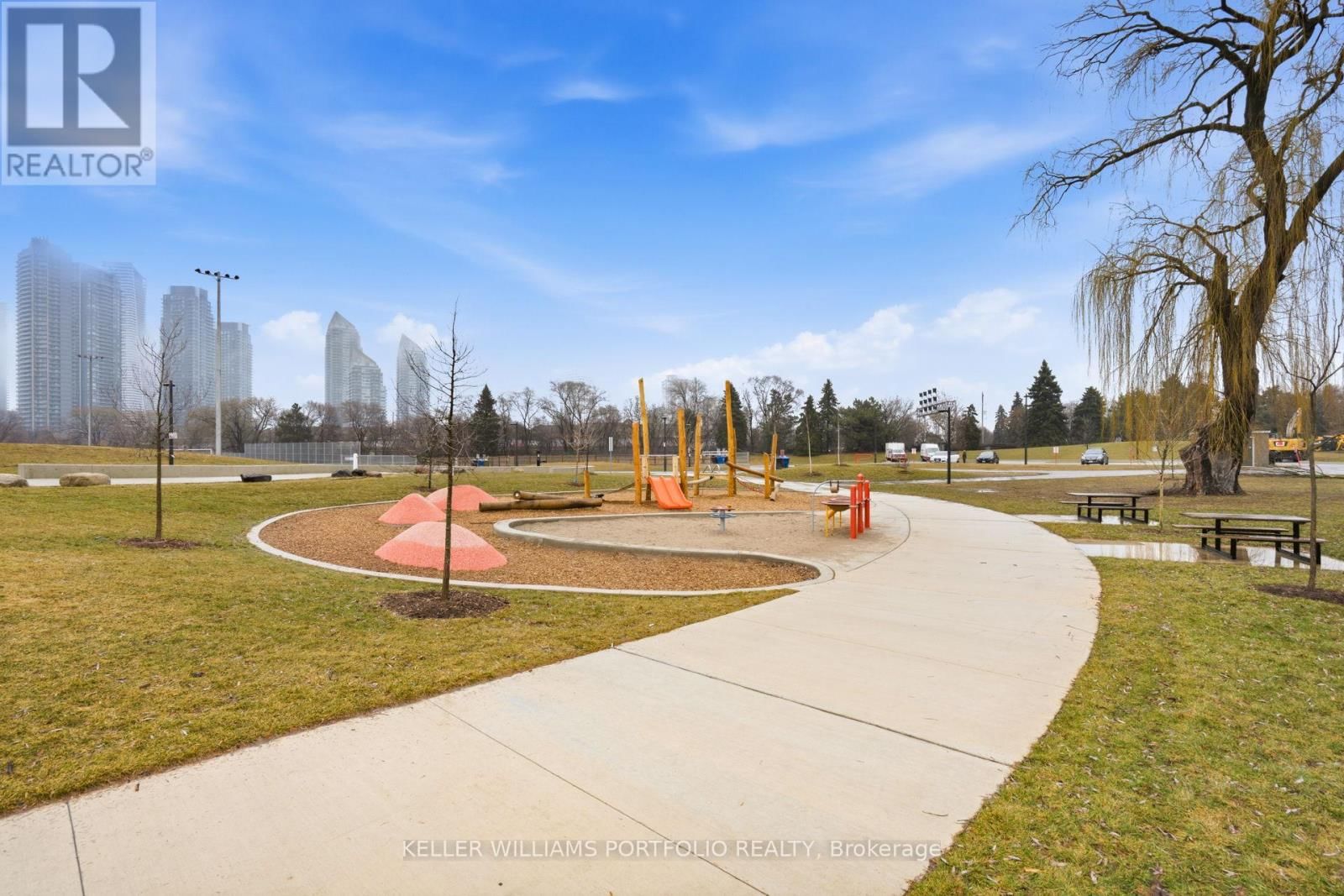 802 - 190 MANITOBA STREET Image 31