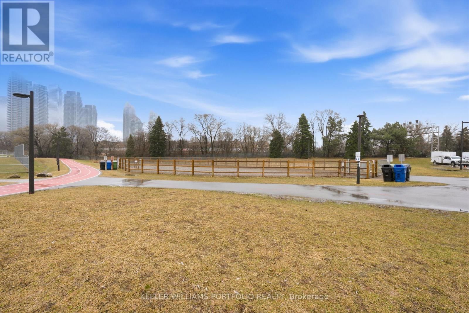 802 - 190 MANITOBA STREET Image 32