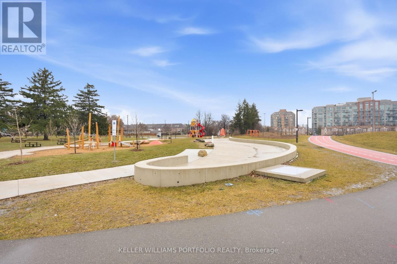 802 - 190 MANITOBA STREET Image 33