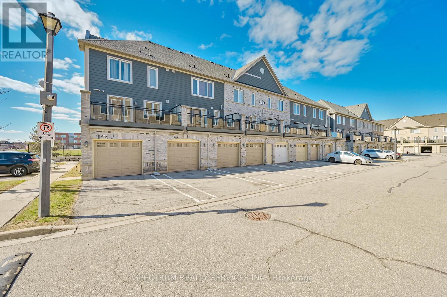 23 - 60 FAIRWOOD CIRCLE Image 5