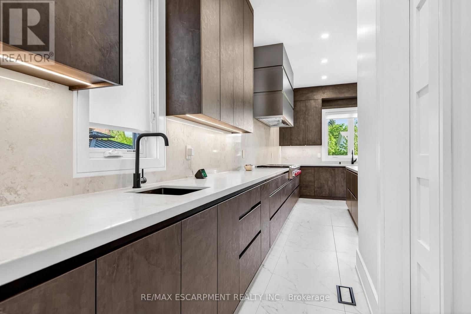 221 MORDEN ROAD Image 17