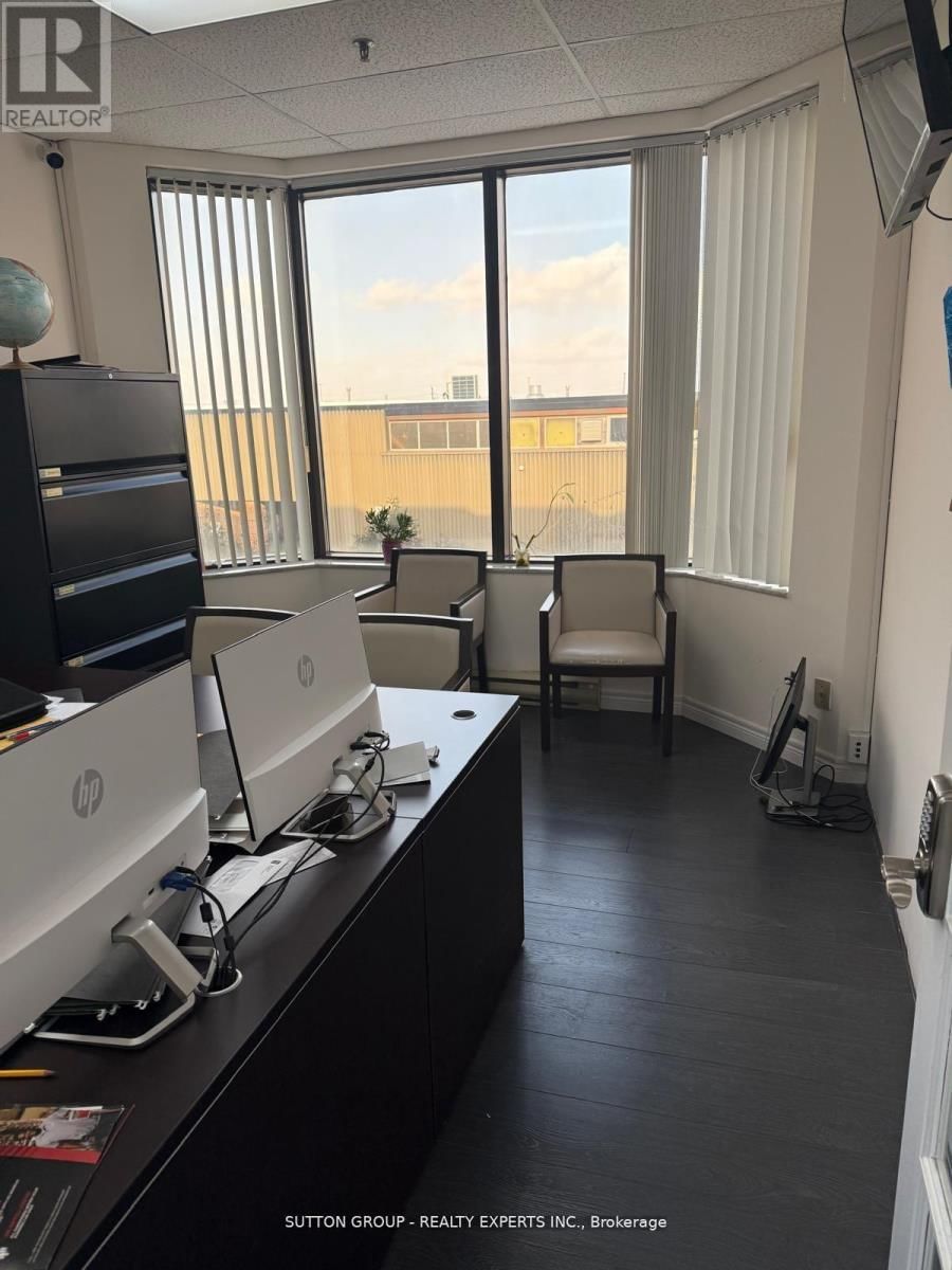 223 Room-2 - 350 RUTHERFORD ROAD SOUTH Image 10