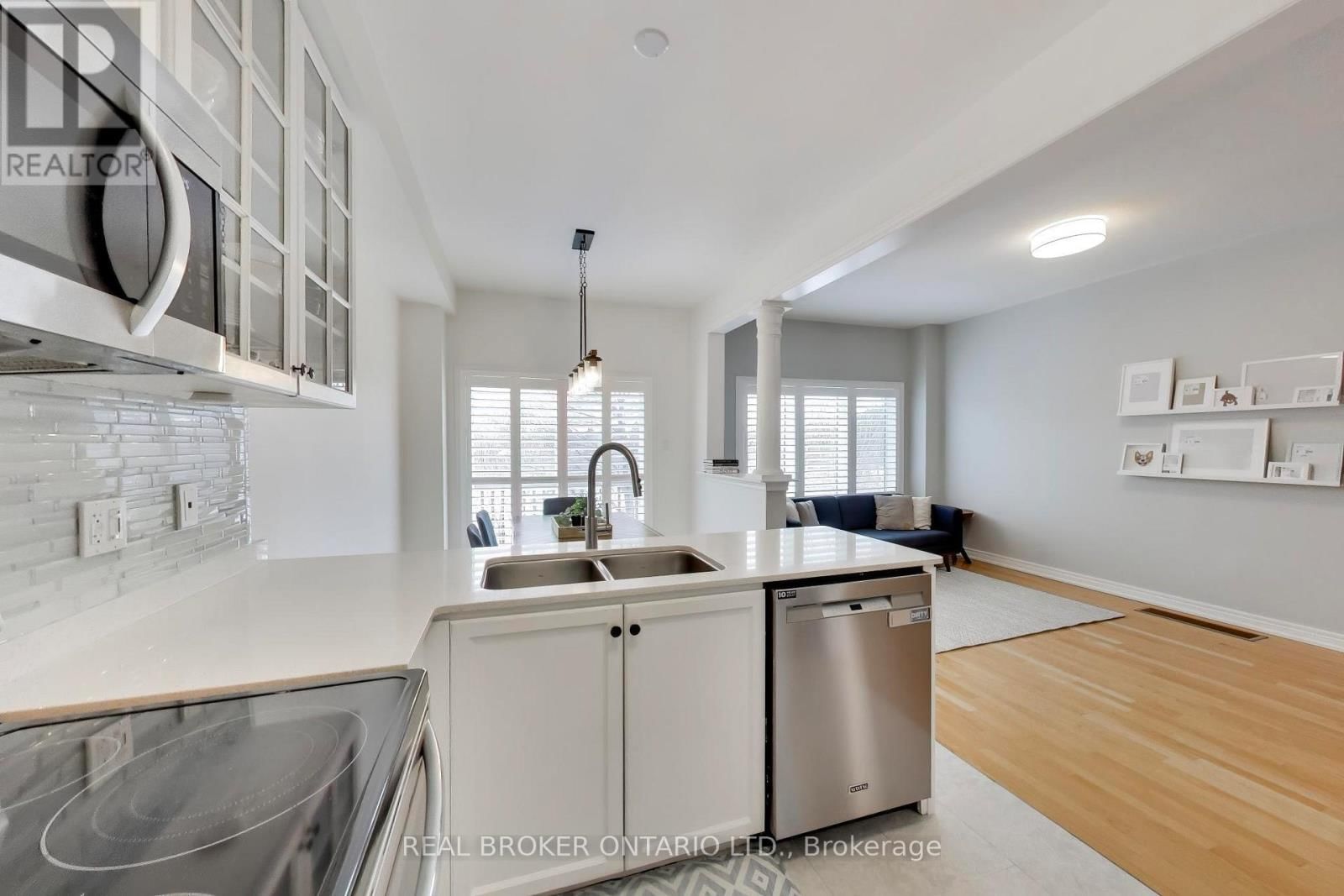 60 MARY CHAPMAN BOULEVARD Image 11