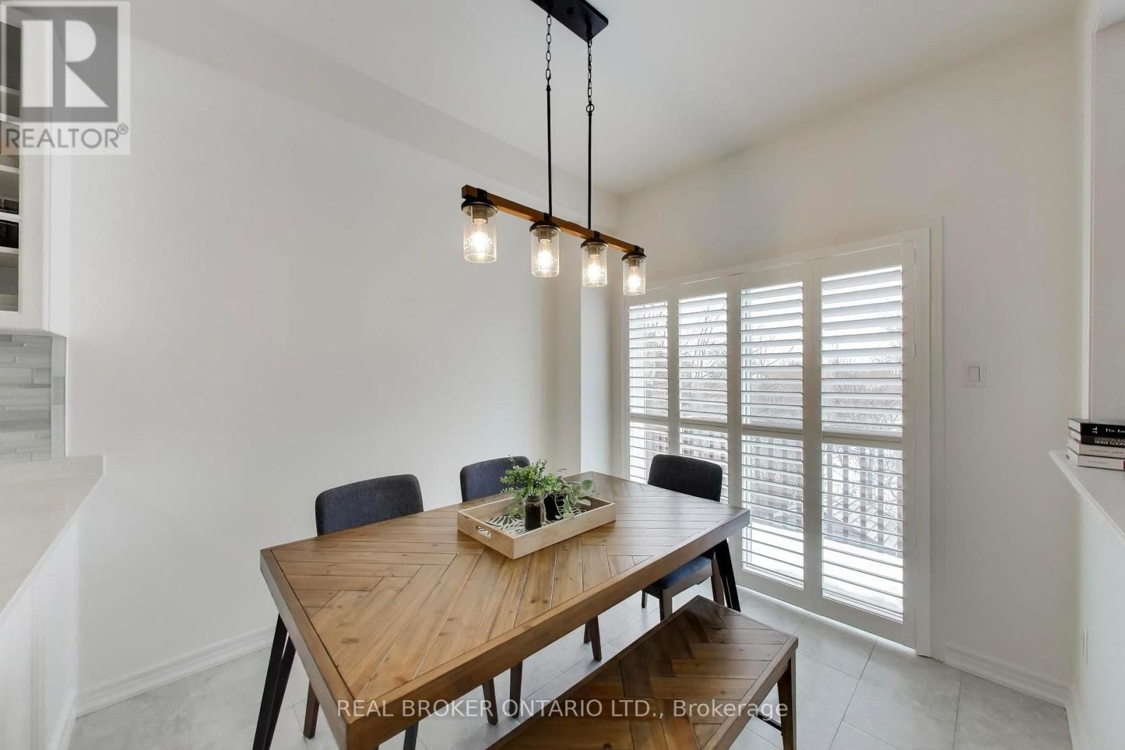 60 MARY CHAPMAN BOULEVARD Image 13