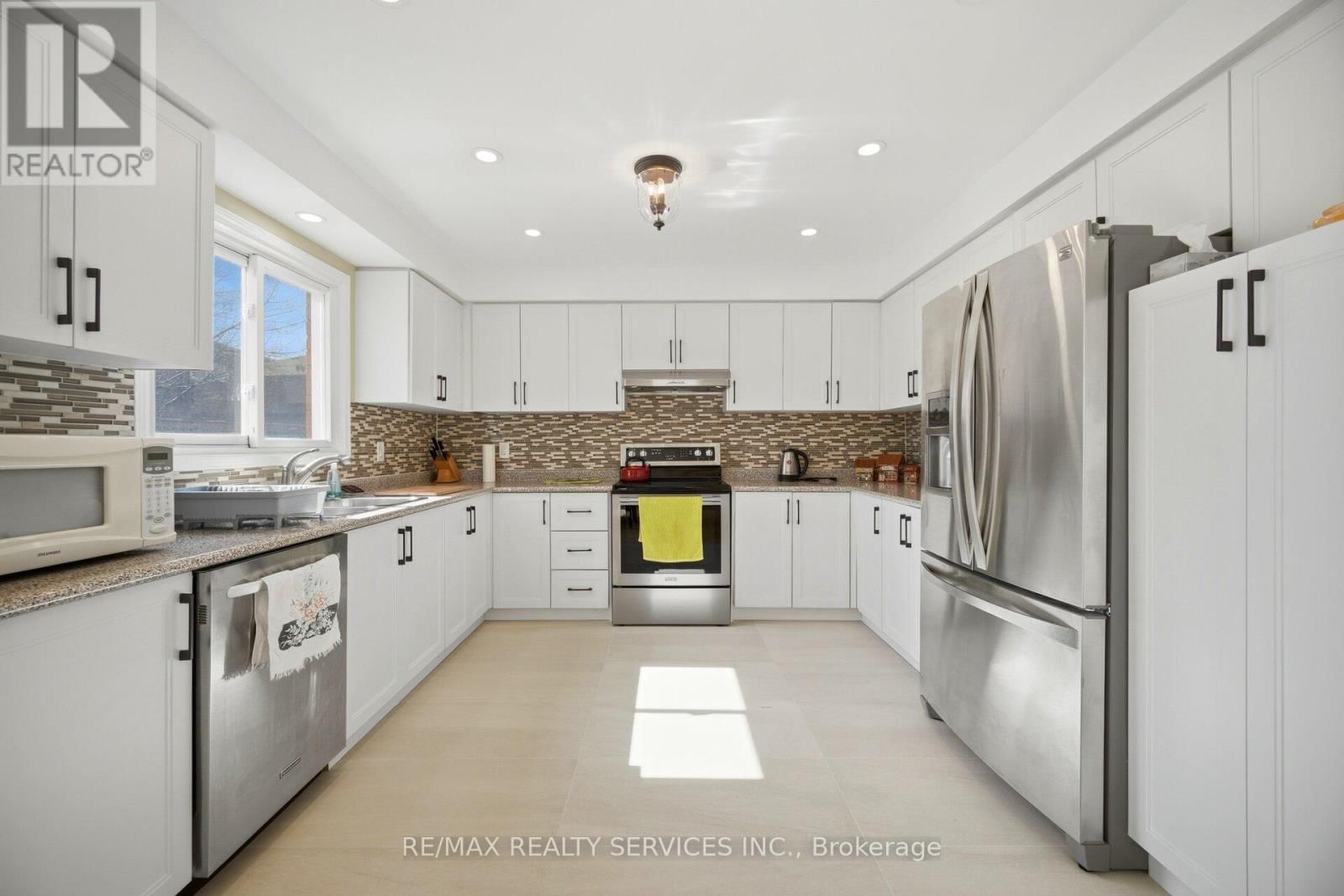 23 NEWBURY CRESCENT Image 12