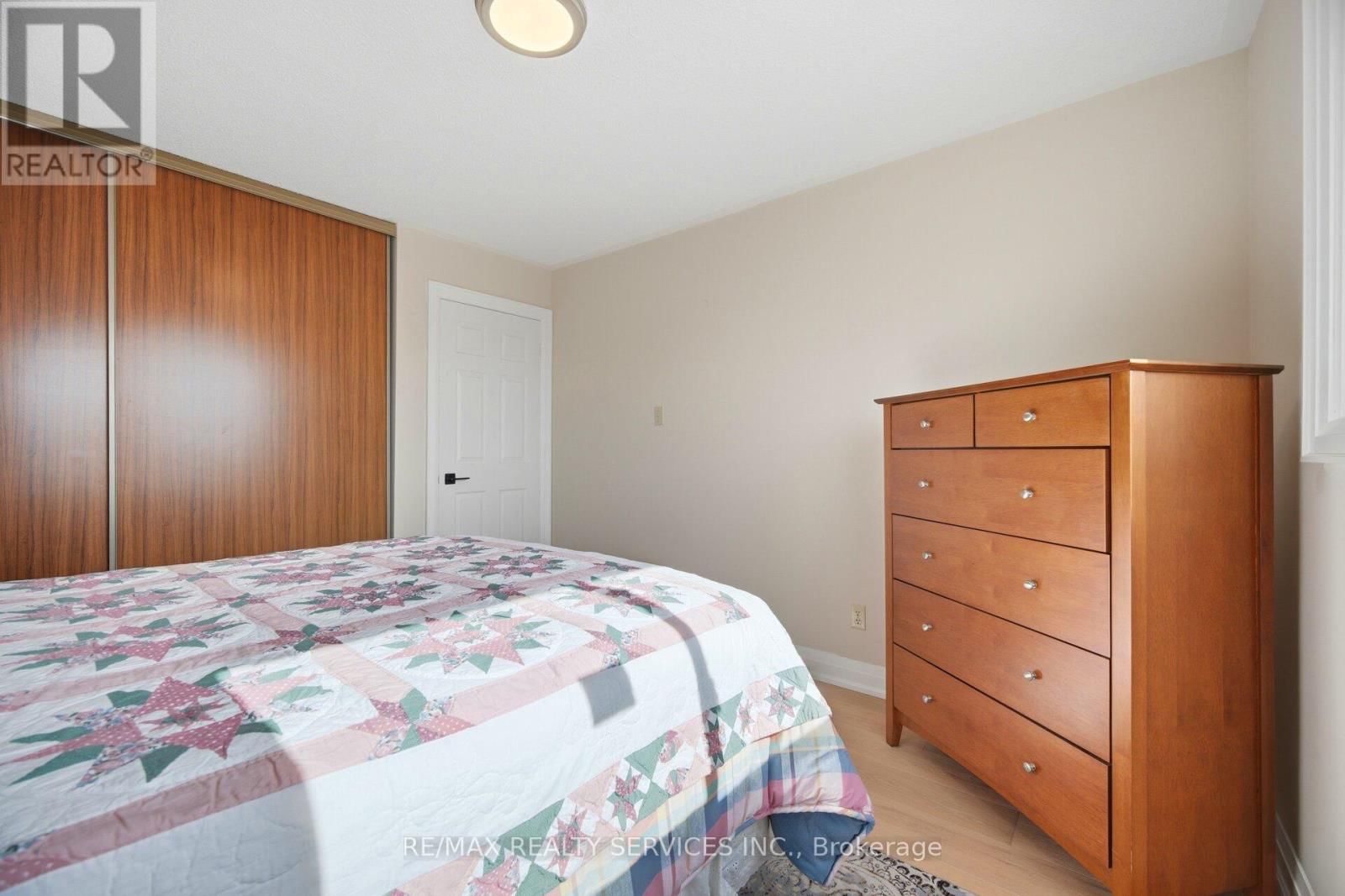 23 NEWBURY CRESCENT Image 32