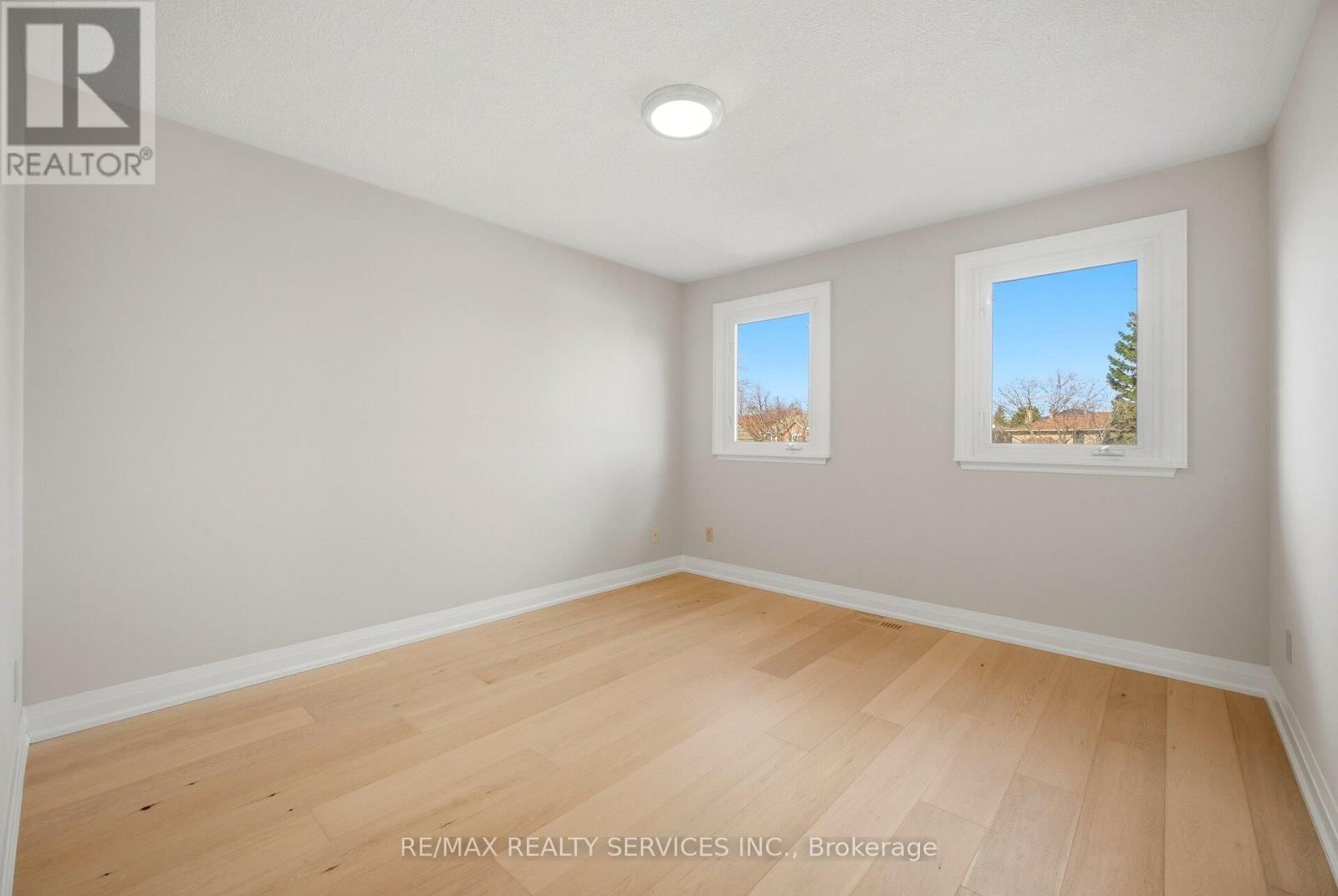 23 NEWBURY CRESCENT Image 33