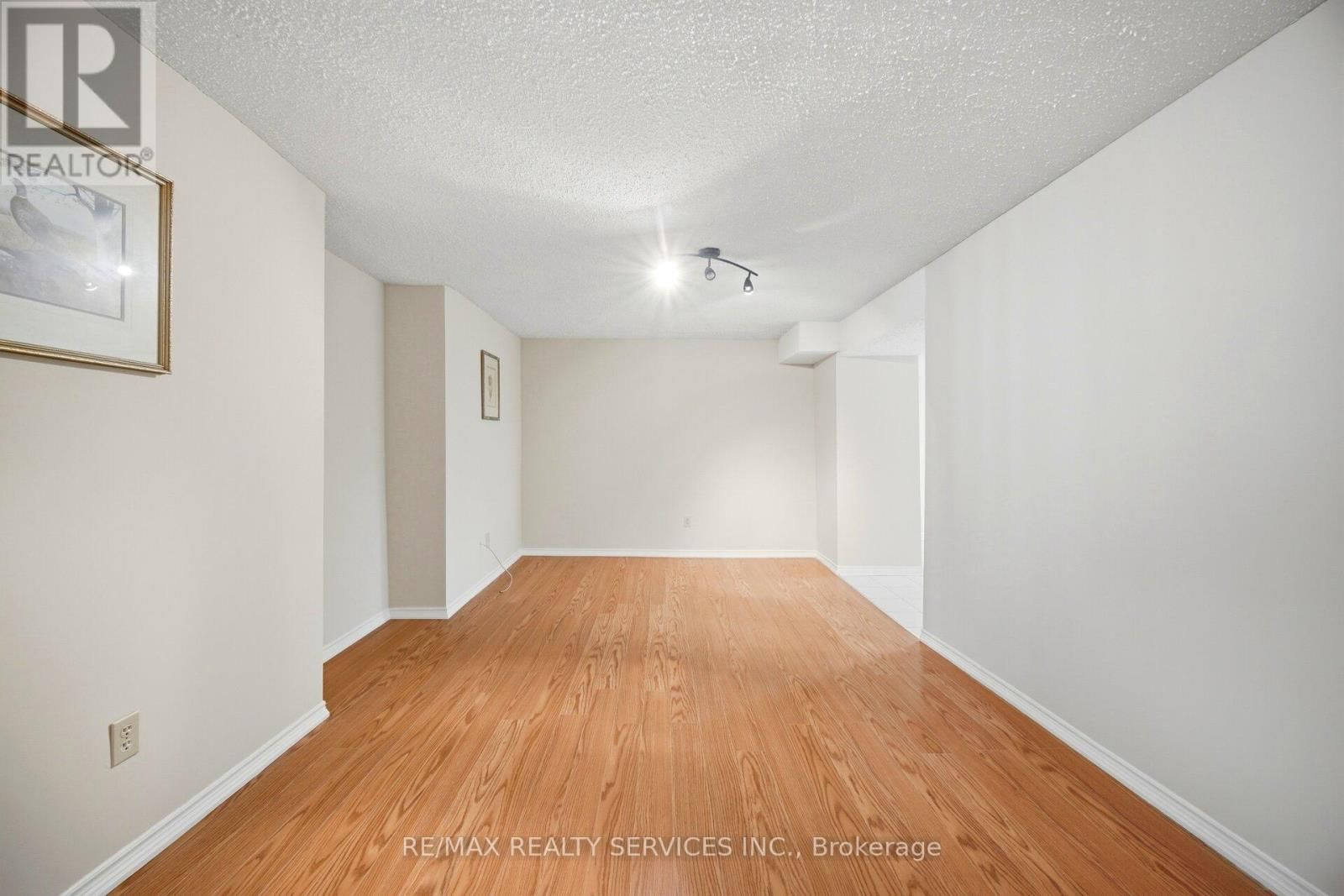 23 NEWBURY CRESCENT Image 38