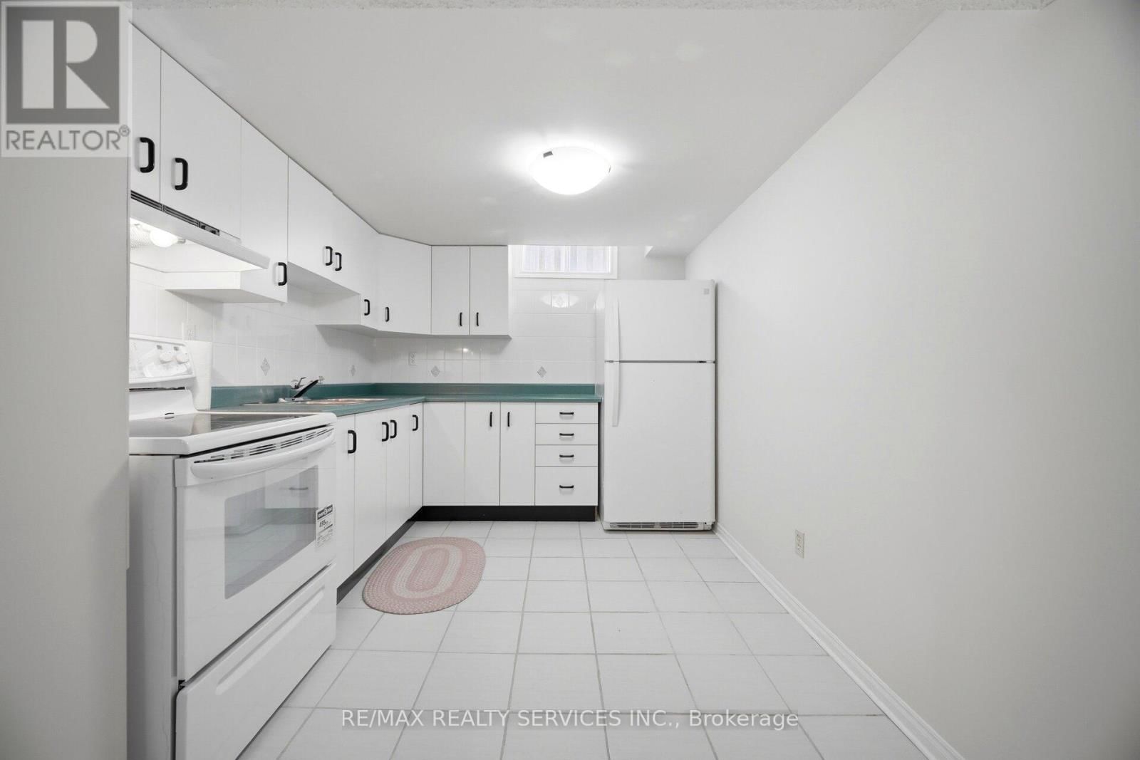 23 NEWBURY CRESCENT Image 39