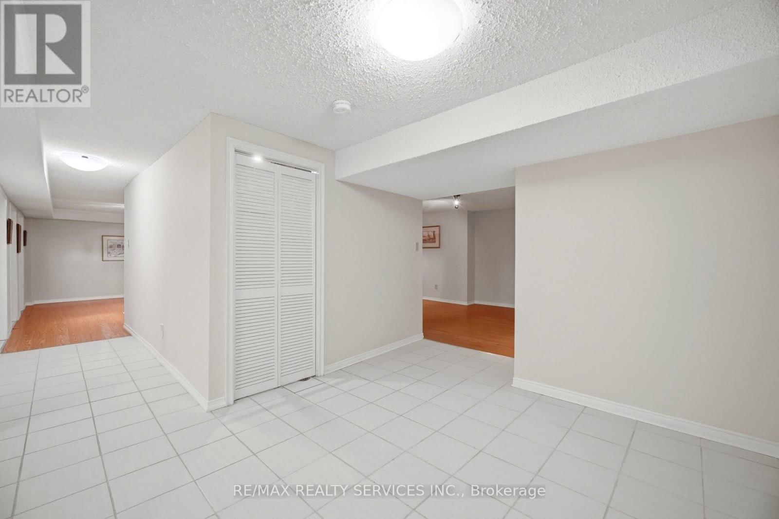 23 NEWBURY CRESCENT Image 42