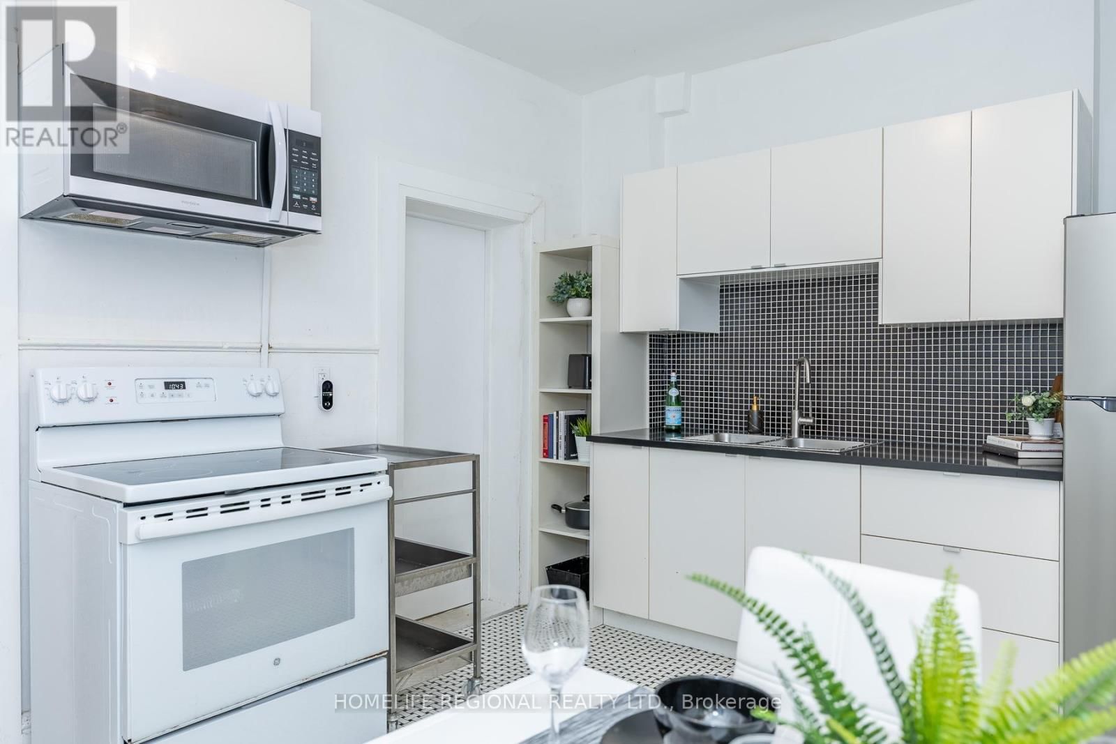 2378 ST CLAIR AVENUE WEST Image 13