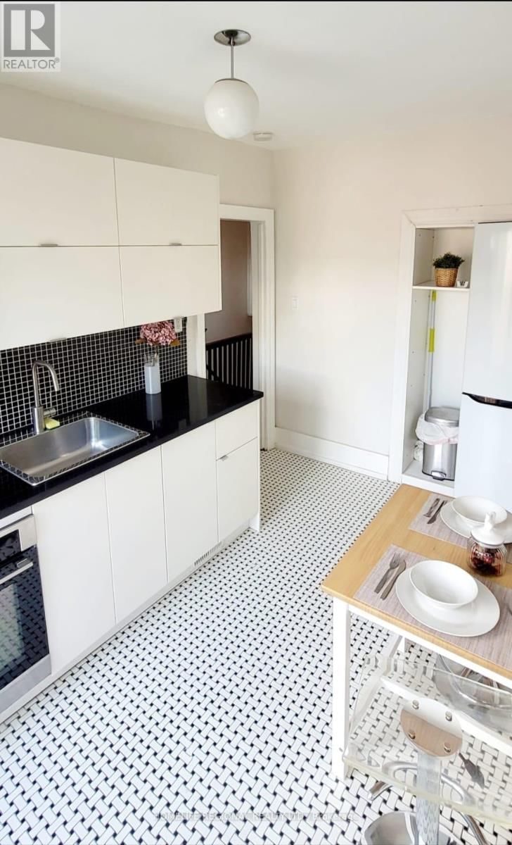 2378 ST CLAIR AVENUE WEST Image 21