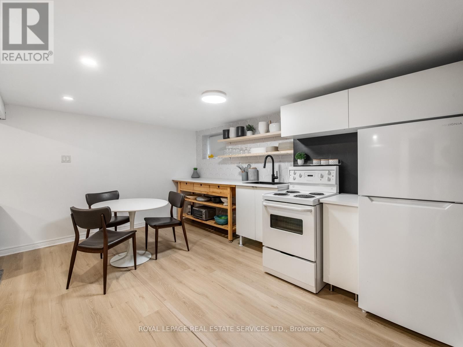 162 MEDLAND STREET Image 35