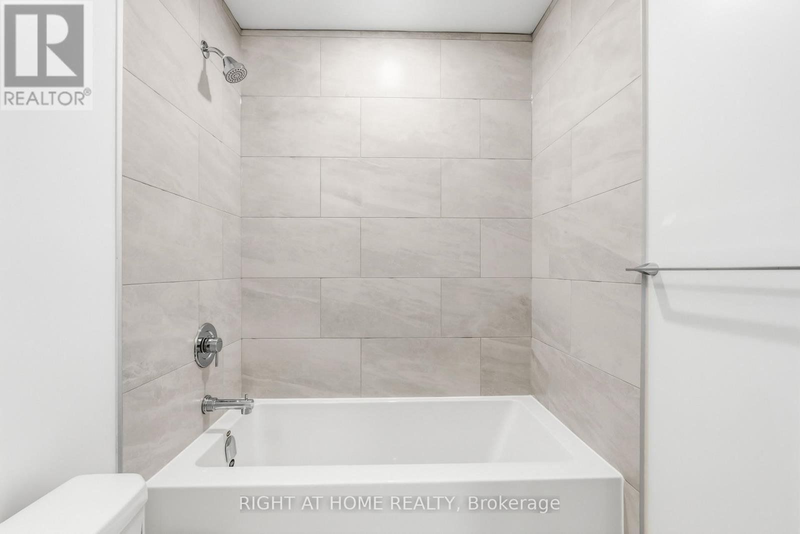 413 - 395 SQUARE ONE DRIVE WEST Image 24