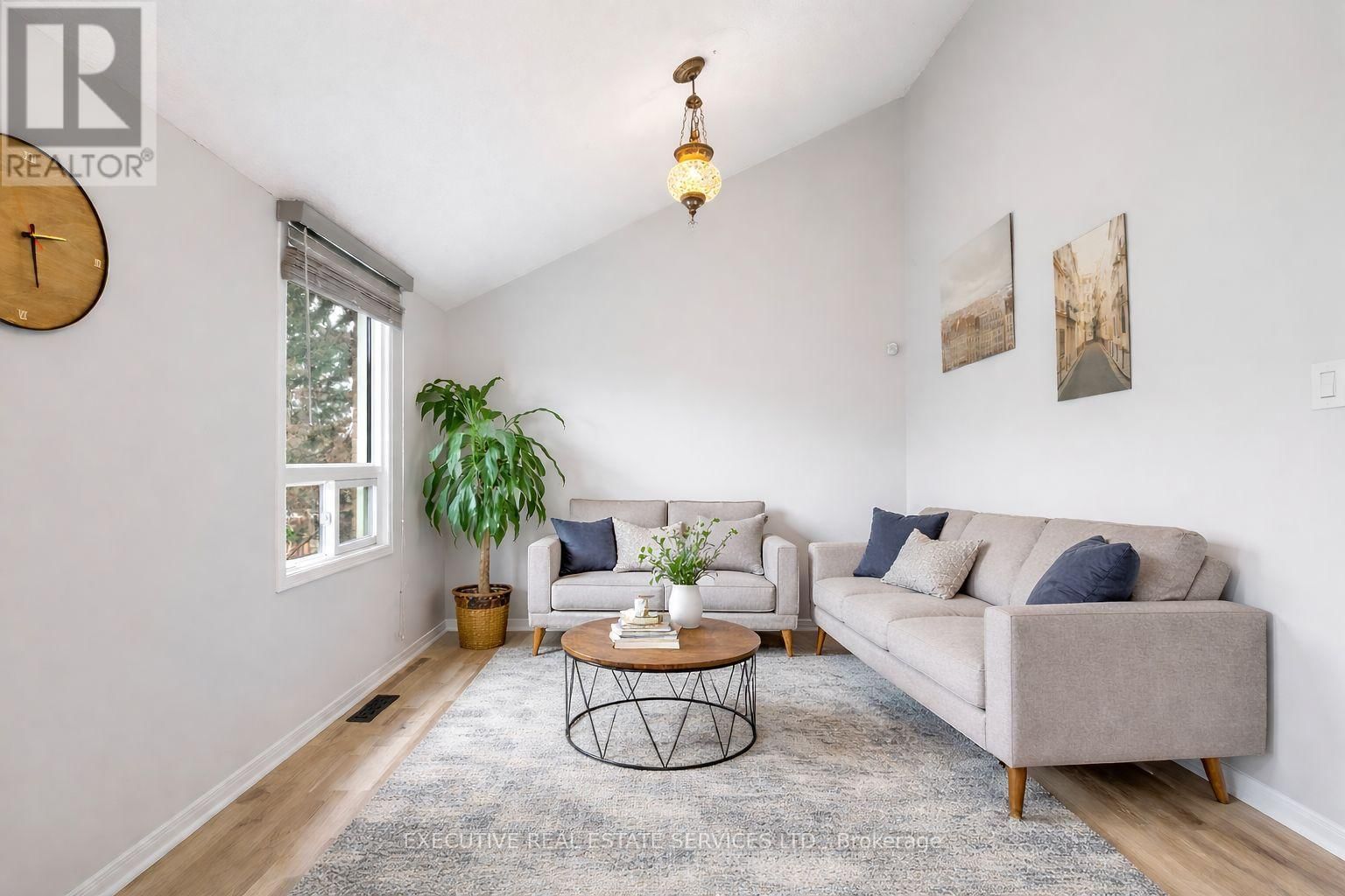 21 GARDEN AVENUE Image 12